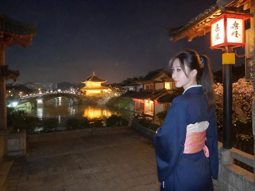 城市夜景，充满神秘感