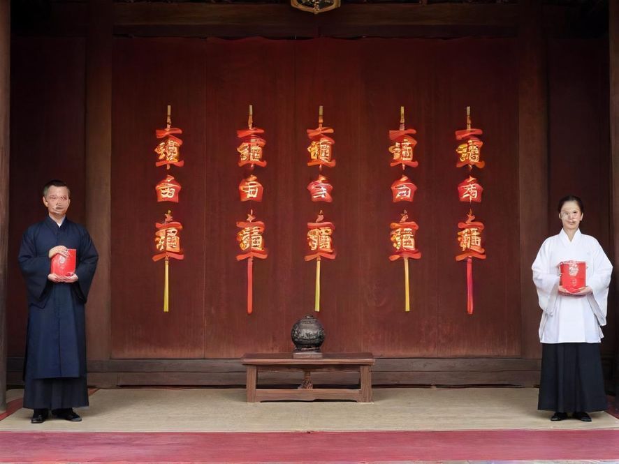 广州高端桑拿会所内部,宽敞明亮的桑拿房,散发着舒适温馨的气息